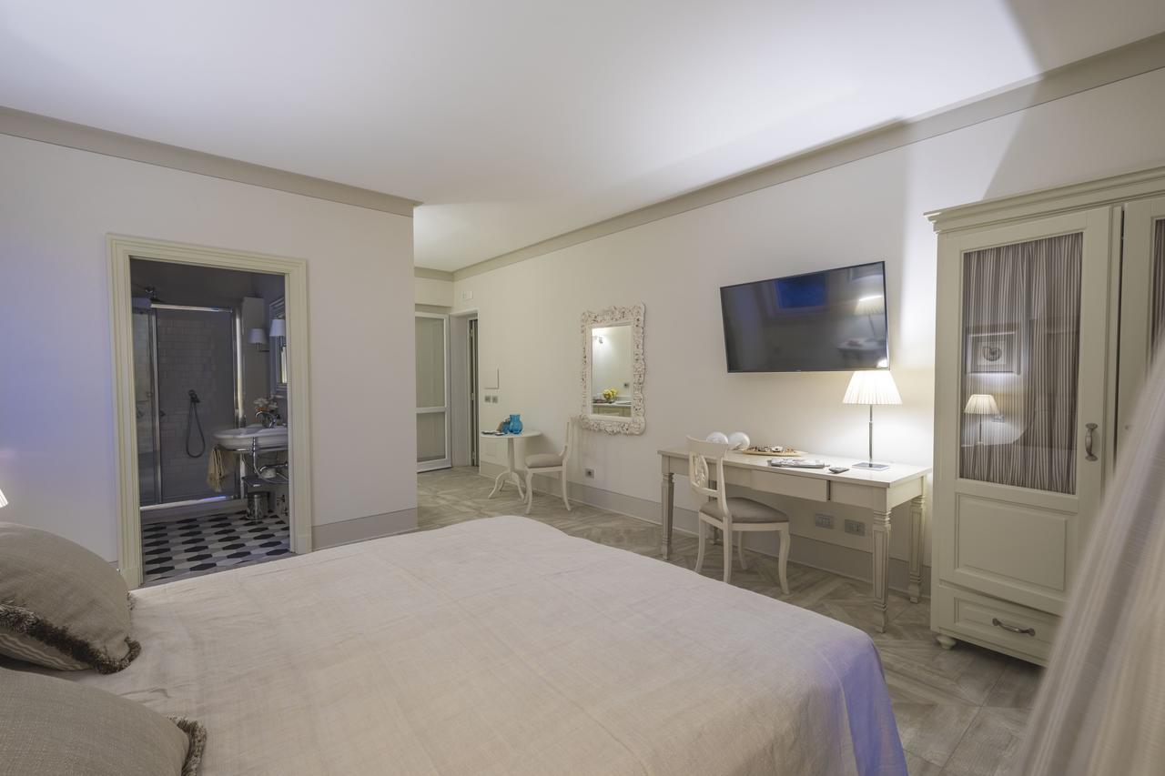 Maridea Casa Vacanza- Le Alcove Sul Mare Suites بونسا المظهر الخارجي الصورة